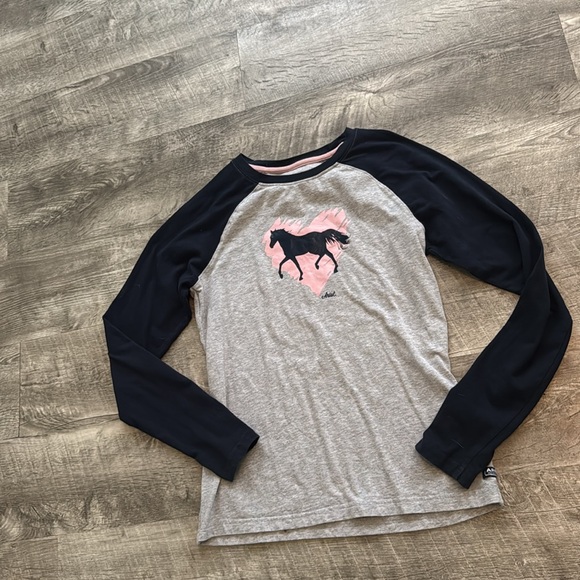 Ariat long sleeved T-shirt. - Picture 2 of 6